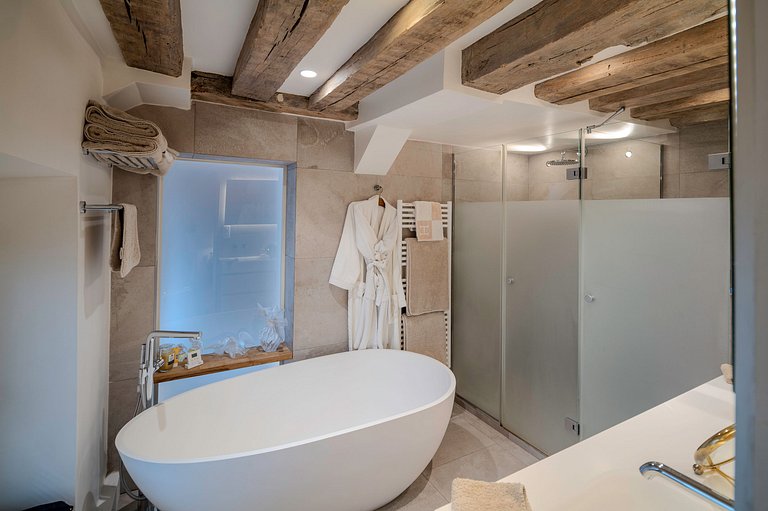 Par055 - Magnifique appartement Quai Saint Antoine