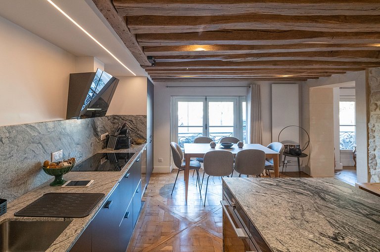 Par055 - Magnifique appartement Quai Saint Antoine