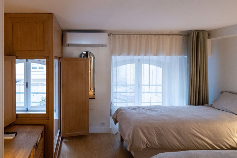 Par055 - Amazing apartment on Quai Saint Antoine