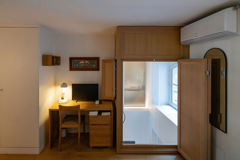 Par055 - Magnifique appartement Quai Saint Antoine