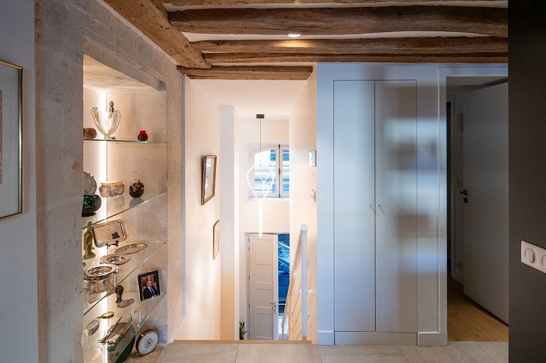 Par055 - Magnifique appartement Quai Saint Antoine