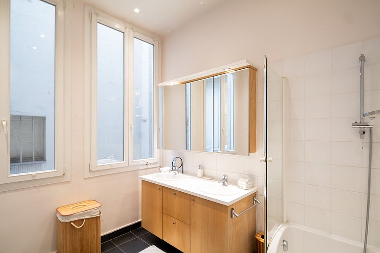 Par102 - Bel appartement de style Haussmannien avec une vue