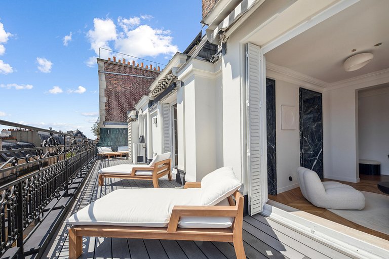 Par023 - Incroyable duplex avec terrasse.