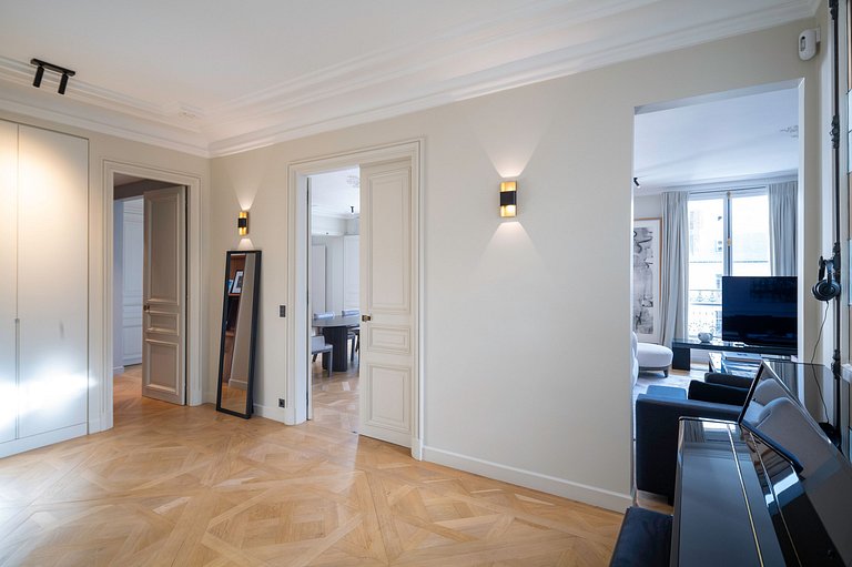 Par088 - Stunning penthouse on avenue Marceau