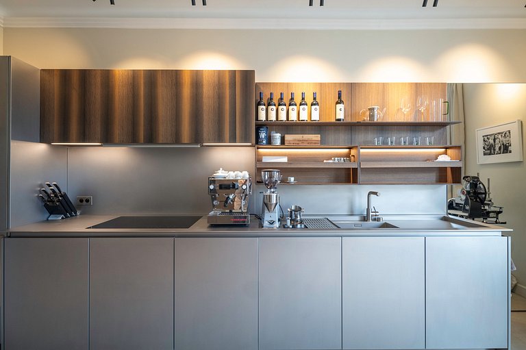 Par088 - Stunning penthouse on avenue Marceau
