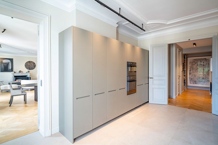 Par088 - Stunning penthouse on avenue Marceau