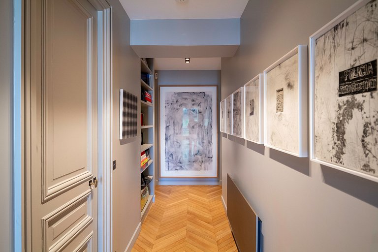 Par088 - Stunning penthouse on avenue Marceau