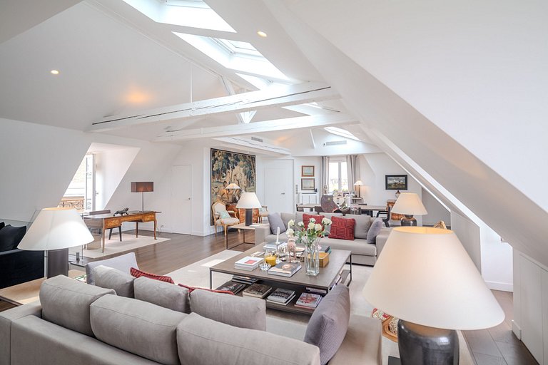 Par015 - Stunning penthouse next to Elysée Palace