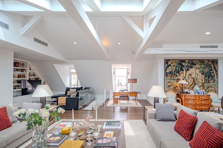 Par015 - Stunning penthouse next to Elysée Palace