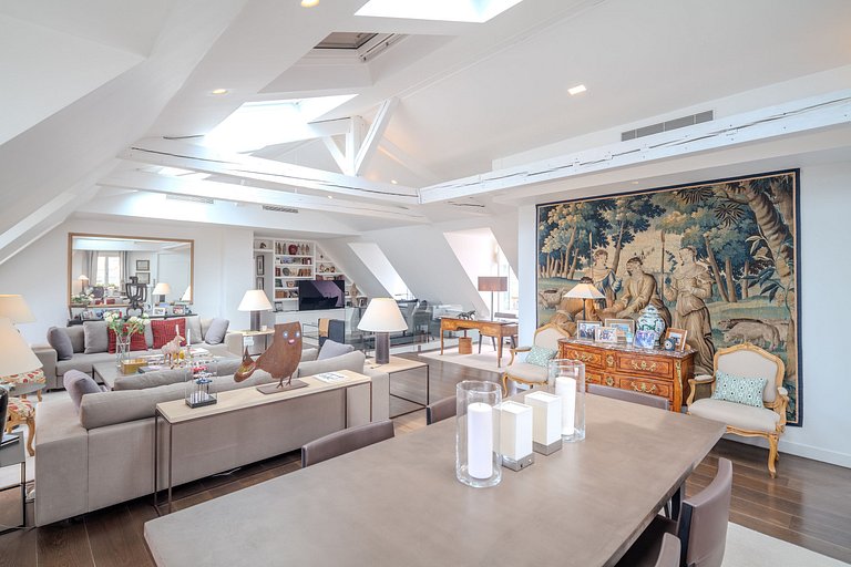 Par015 - Stunning penthouse next to Elysée Palace