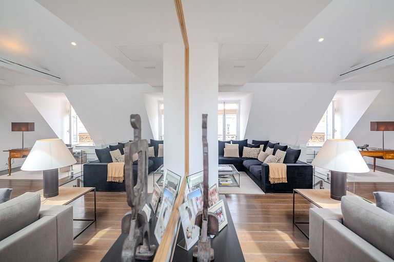 Par015 - Stunning penthouse next to Elysée Palace