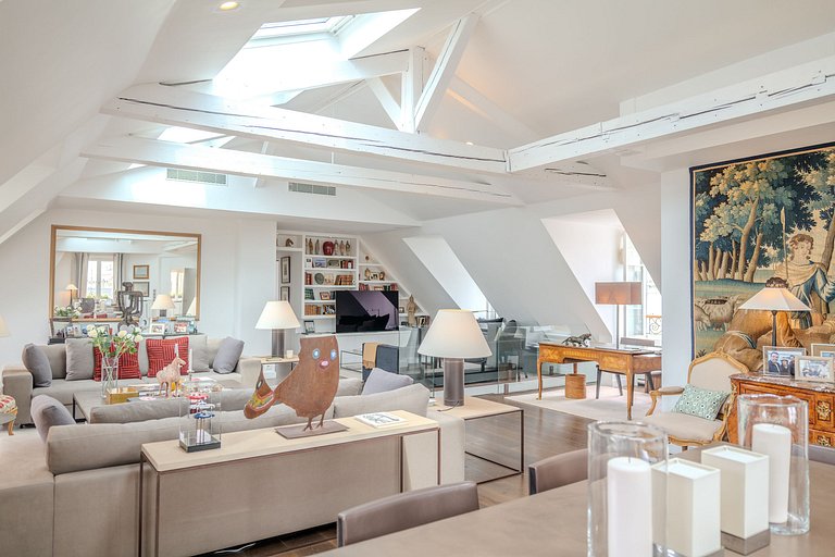 Par015 - Stunning penthouse next to Elysée Palace