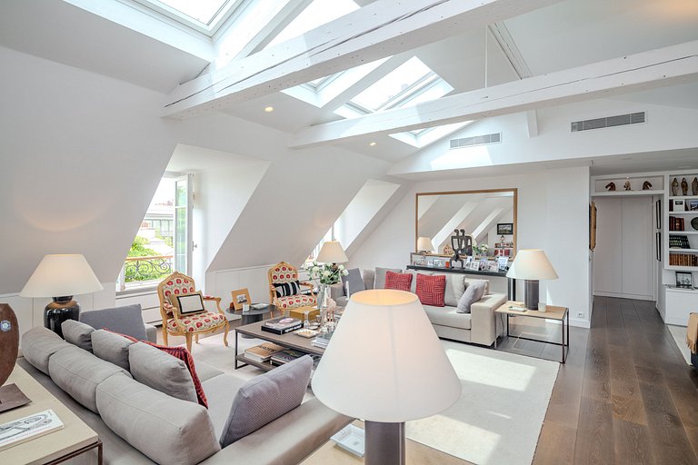 Par015 - Stunning penthouse next to Elysée Palace