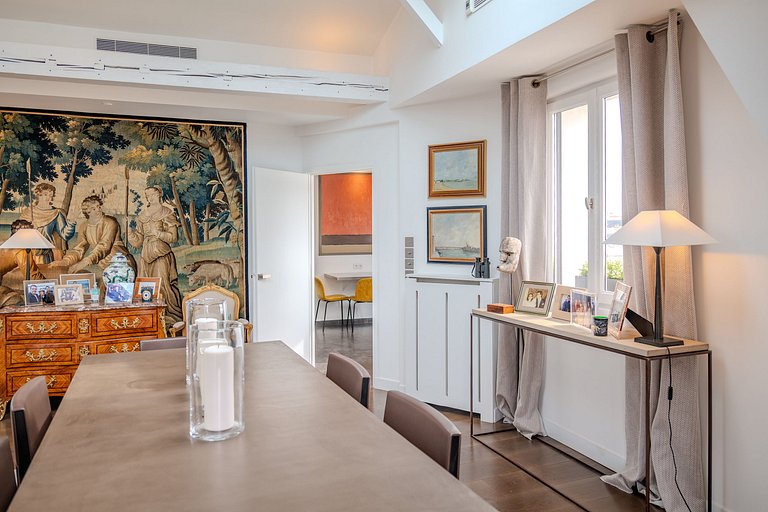 Par015 - Stunning penthouse next to Elysée Palace