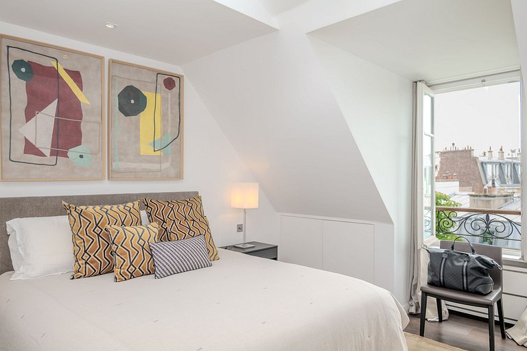 Par015 - Stunning penthouse next to Elysée Palace