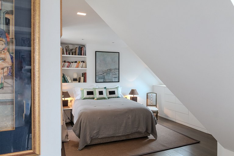 Par015 - Stunning penthouse next to Elysée Palace