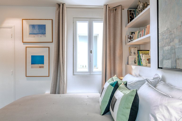 Par015 - Stunning penthouse next to Elysée Palace