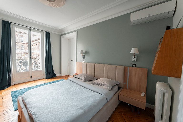 Par130 - Amazing apartment with a view on Notre-Dame