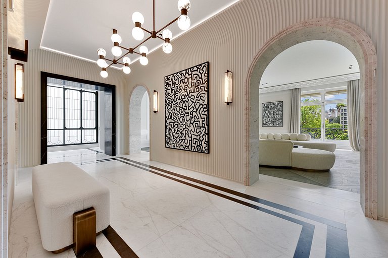 Par010 - Stunning 5 bedroom apartment on Foch