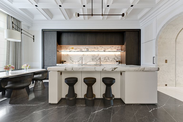 Par010 - Stunning 5 bedroom apartment on Foch