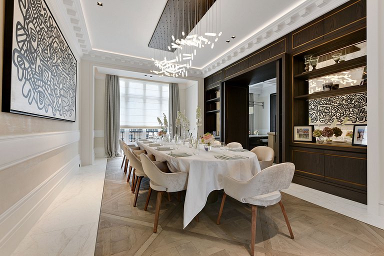 Par010 - Stunning 5 bedroom apartment on Foch