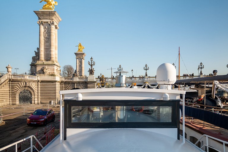 Par054 - Luxury house boat in the heart of Paris