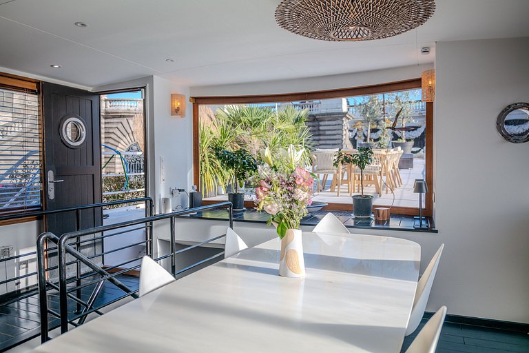 Par054 - Luxury house boat in the heart of Paris