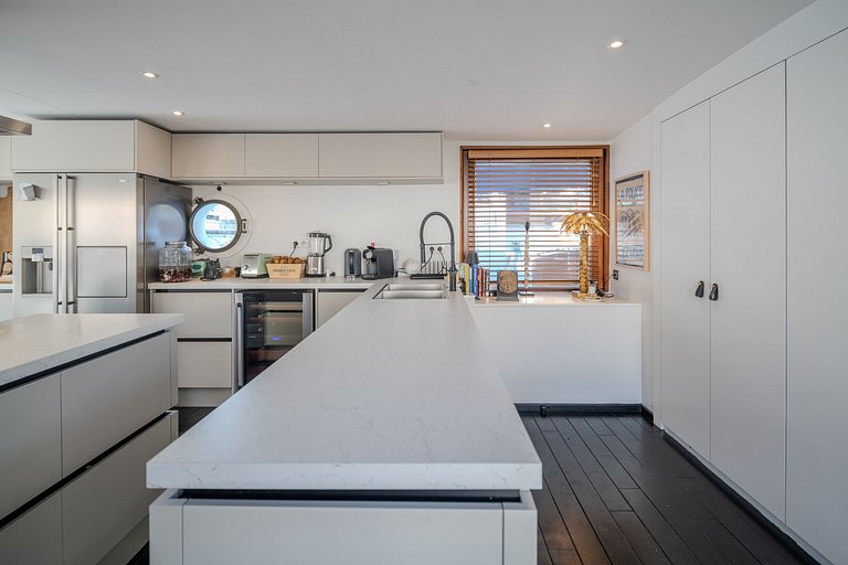 Par054 - Luxury house boat in the heart of Paris