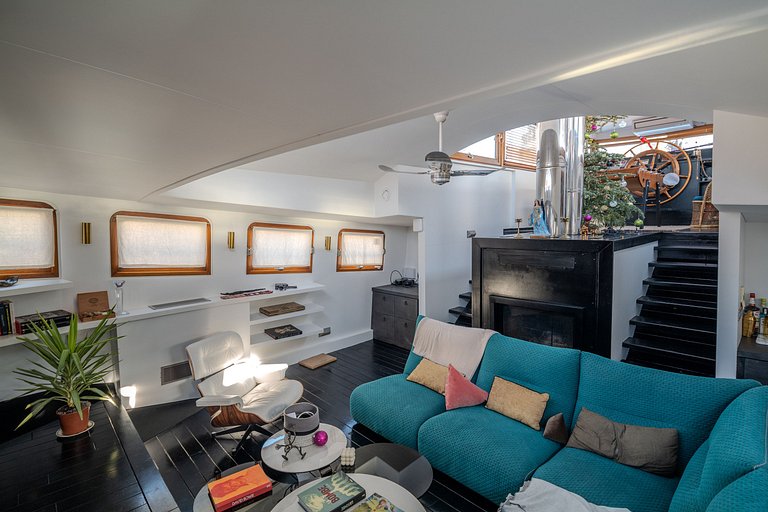 Par054 - Luxury house boat in the heart of Paris