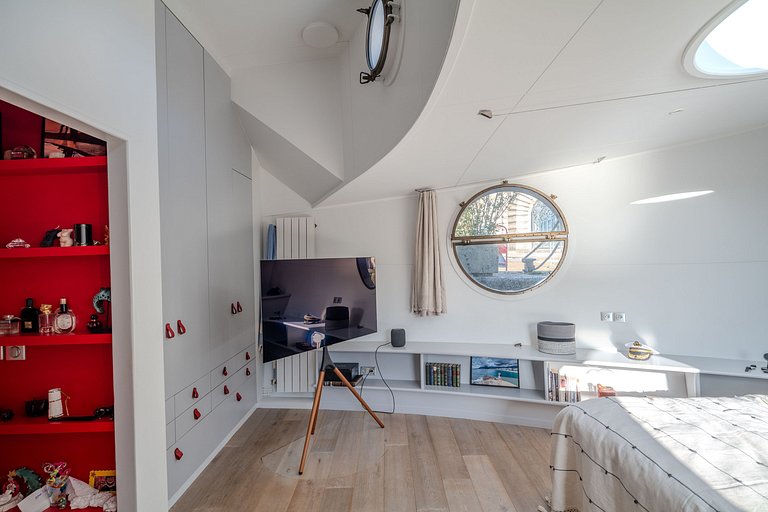 Par054 - Luxury house boat in the heart of Paris