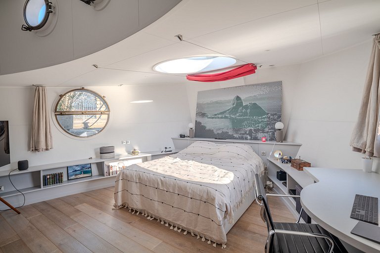 Par054 - Luxury house boat in the heart of Paris