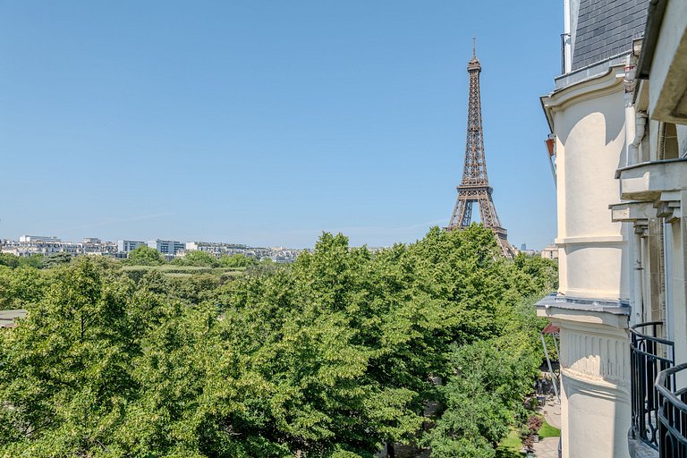Par013 - 4 bedroom apartment on Champs de Mars