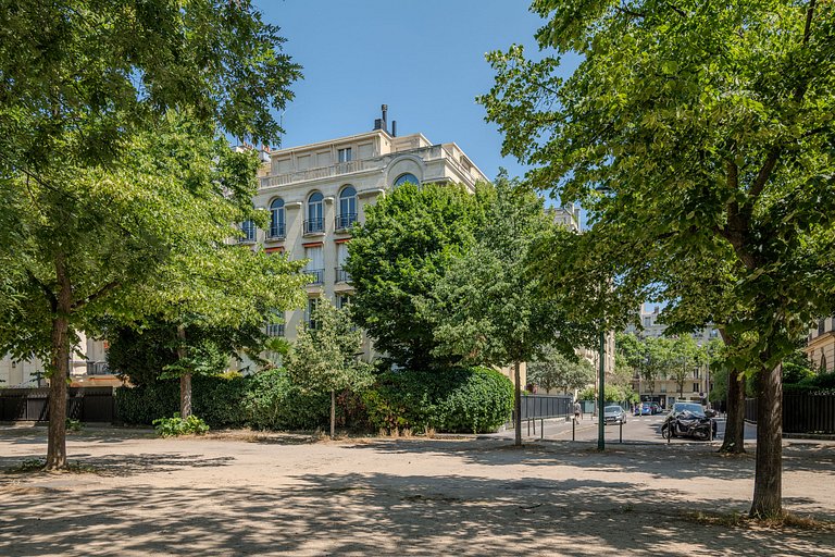 Par013 - 4 bedroom apartment on Champs de Mars