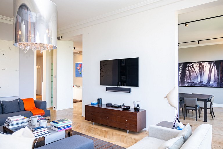 Par013 - 4 bedroom apartment on Champs de Mars
