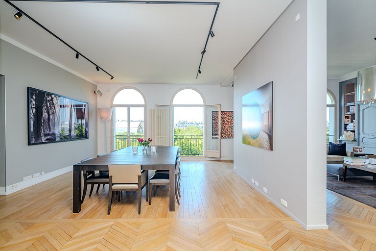 Par013 - Apartamento de 4 suites em Paris