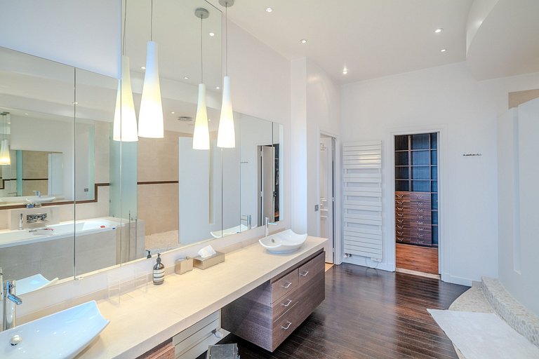 Par013 - Apartamento de 4 suites em Paris