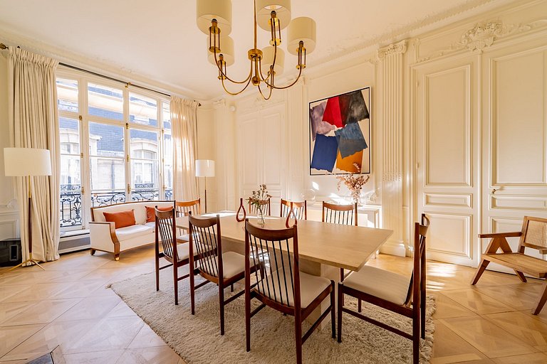Par068 - Spacious apartment in Madeleine district