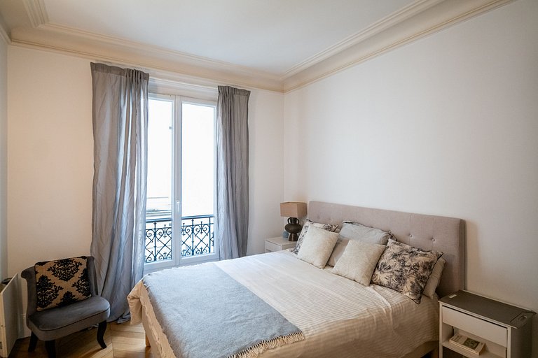 Par167 - Two bedroom apartment in Passy
