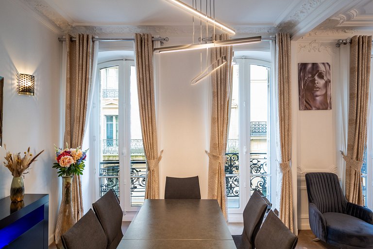 Par191 - Apartamento de quatro quartos em Paris 8.