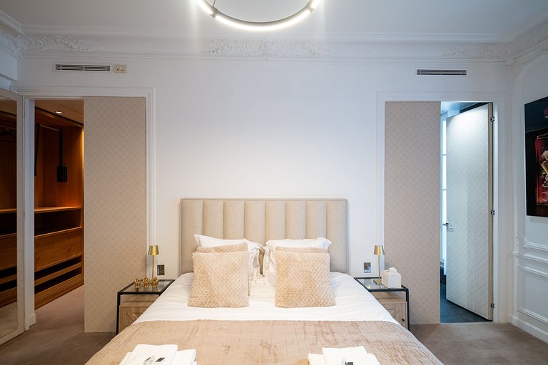 Par191 - Apartamento de quatro quartos em Paris 8.