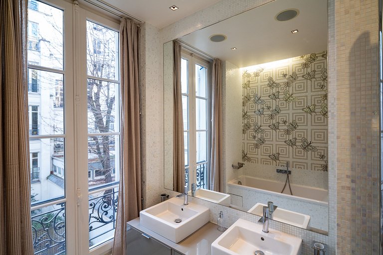 Par191 - Apartamento de quatro quartos em Paris 8.