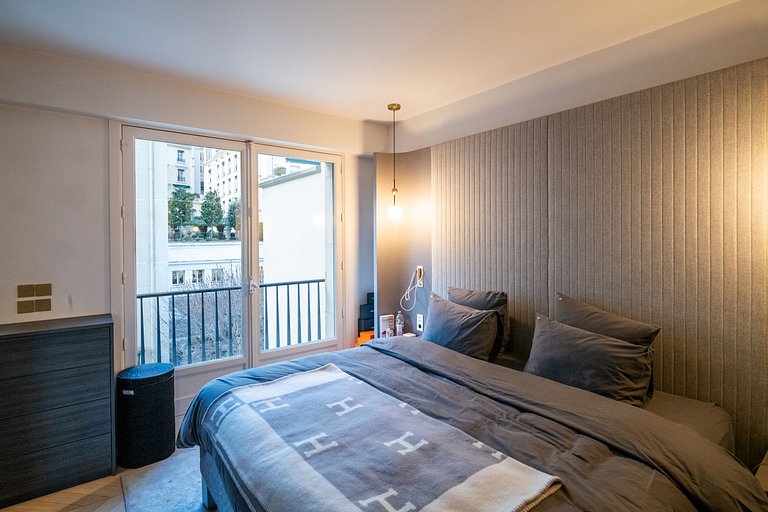 Par081 - Luxury one bedroom apartment in Paris