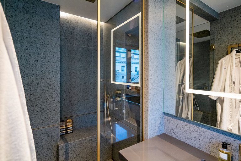 Par081 - Luxury one bedroom apartment in Paris