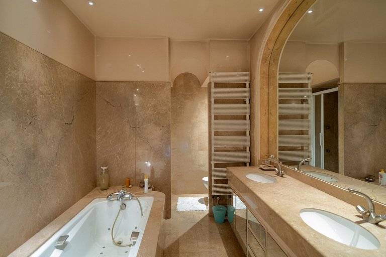 Par144 - Appartement à Paris