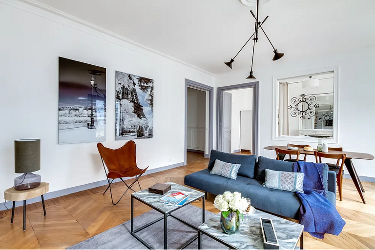 Par208 - Appartement 3 chambres à Paris 8