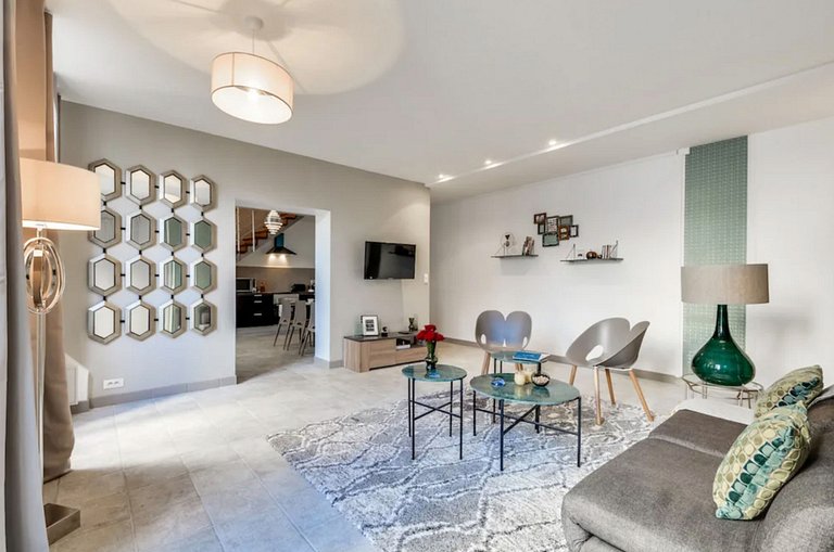 Par209 - Appartement 3 chambres à Paris 8