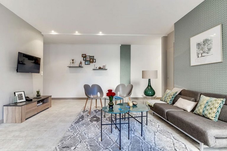 Par209 - Appartement 3 chambres à Paris 8