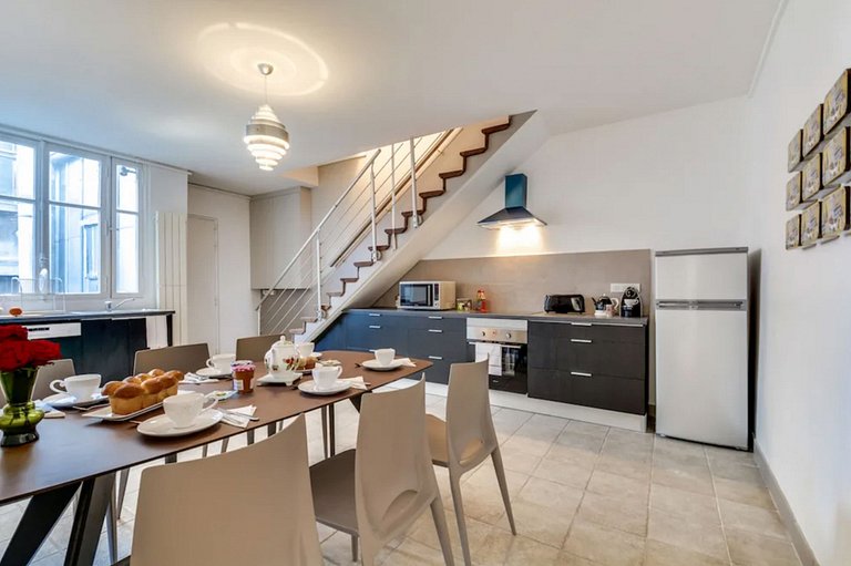 Par209 - Appartement 3 chambres à Paris 8