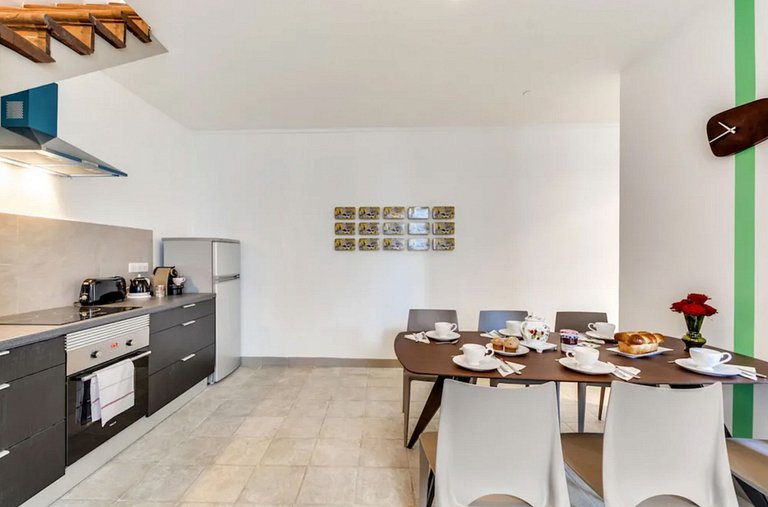 Par209 - Appartement 3 chambres à Paris 8