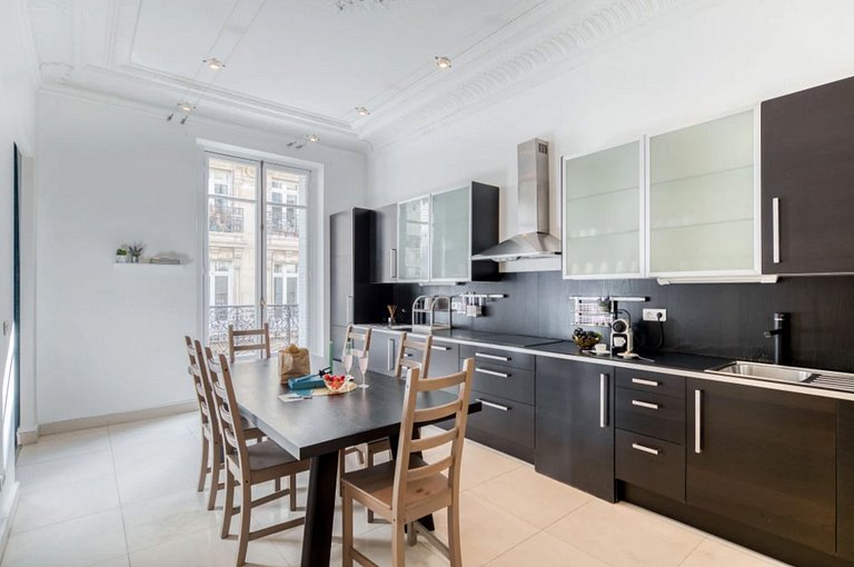 Par 10 - Apartamento de 2 suítes em Paris 8